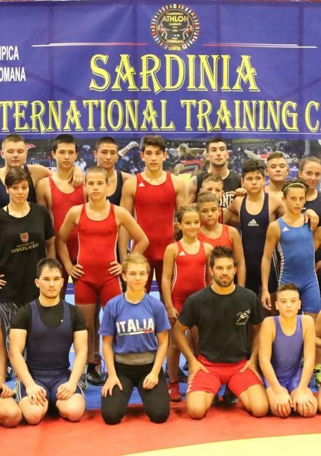 I giovani e la lotta training camp Athlon al PalaSerradimigni 