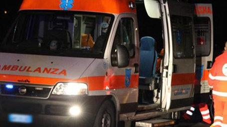 Ubriaca in bicicletta fa schiantare tre auto
