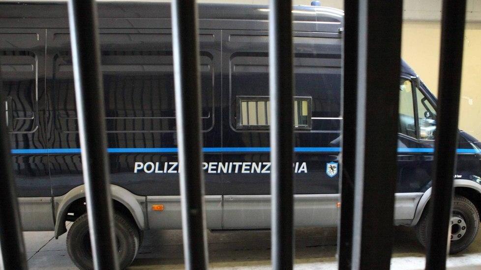 Droga, risse e l’espulsione ignorata