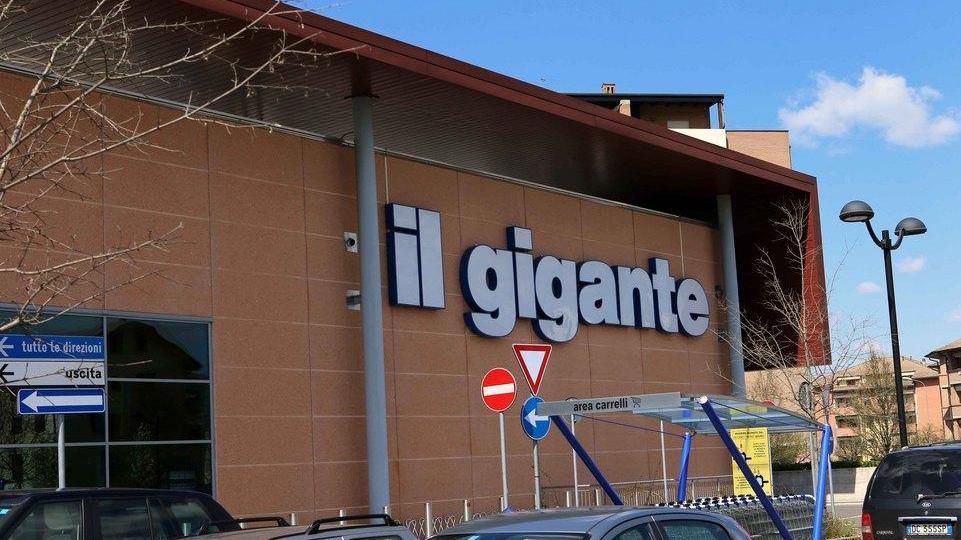 «Nei centri commerciali non si lavori a ferragosto»