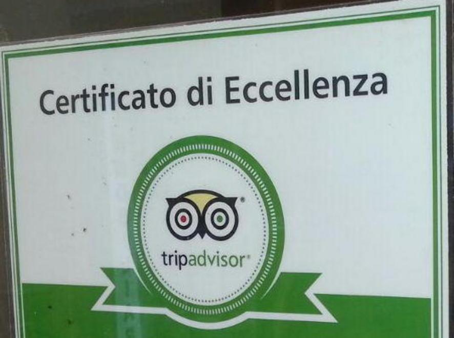 Un certificato di eccellenza rilasciato a un locale da TripAdvisor