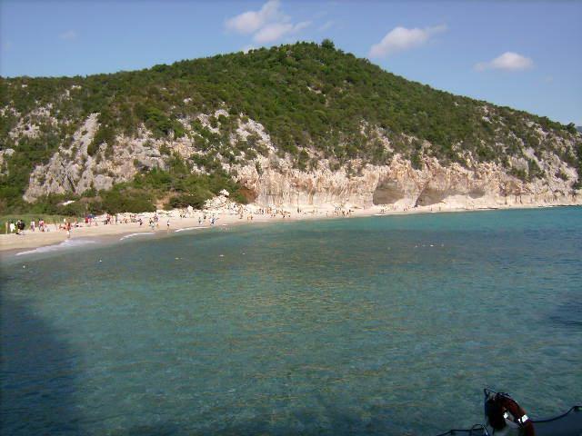 Tre turisti dispersi a Cala Luna ritrovati all'alba
