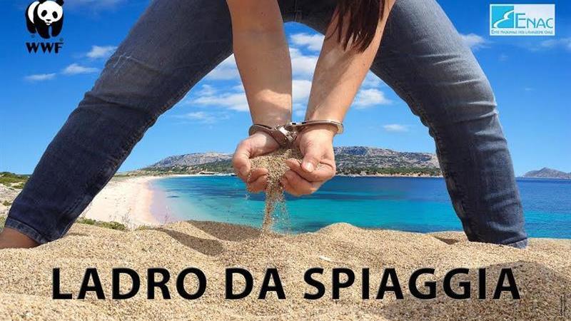 Furti di sabbia in Sardegna, la campagna del Wwf contro i ladri da spiaggia