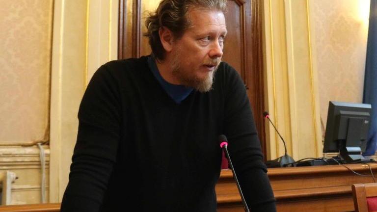 Lemmetti non si scusa. I sindacati: «Fatto grave»