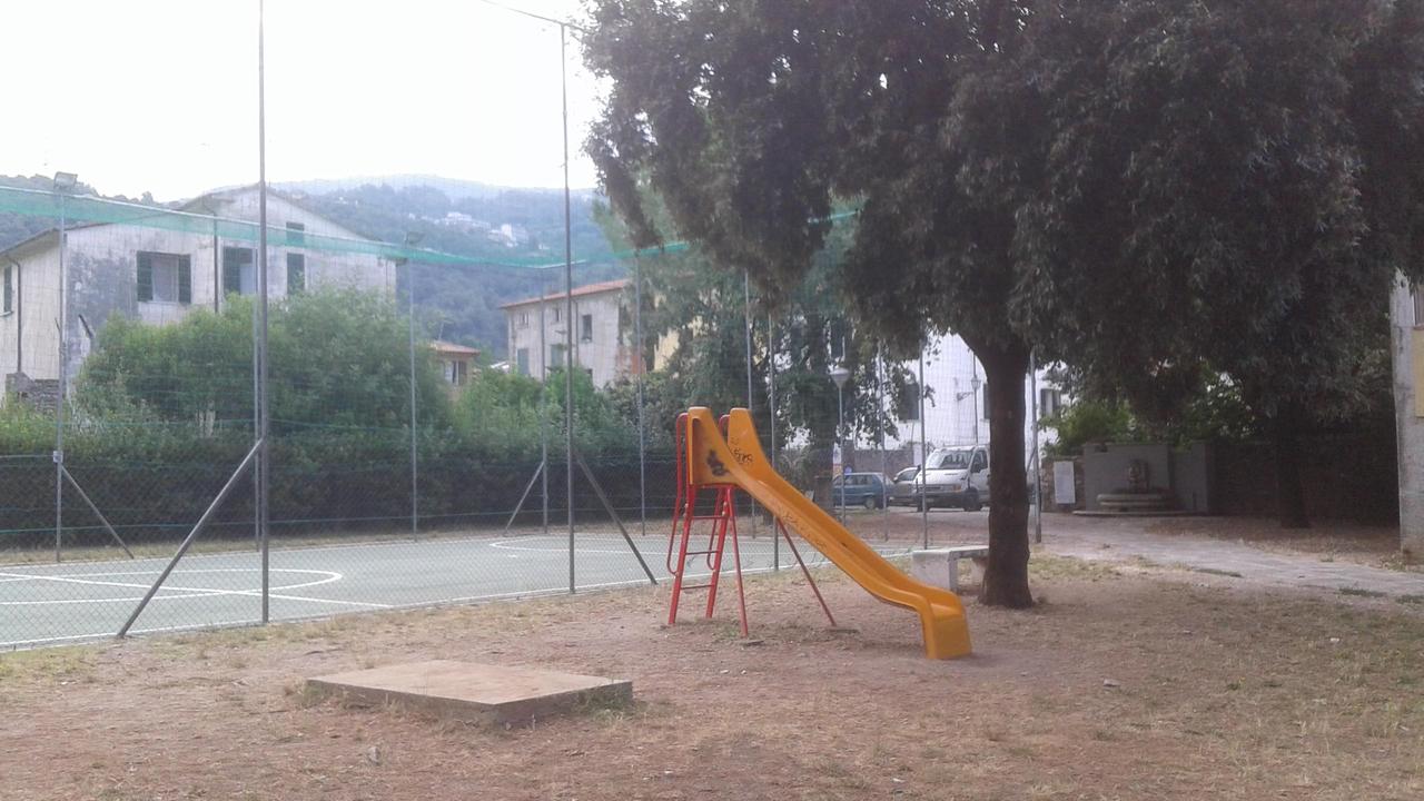 Sporco e degrado: il parco dimenticato di Borgo del Ponte