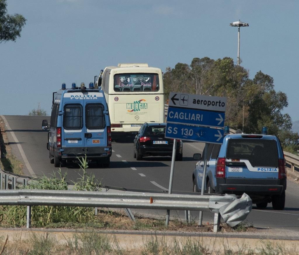 Il bus con migranti arrivati da Ventimiglia scortati dalla polizia