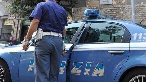 I vicini chiamano la polizia arrestato marito violento