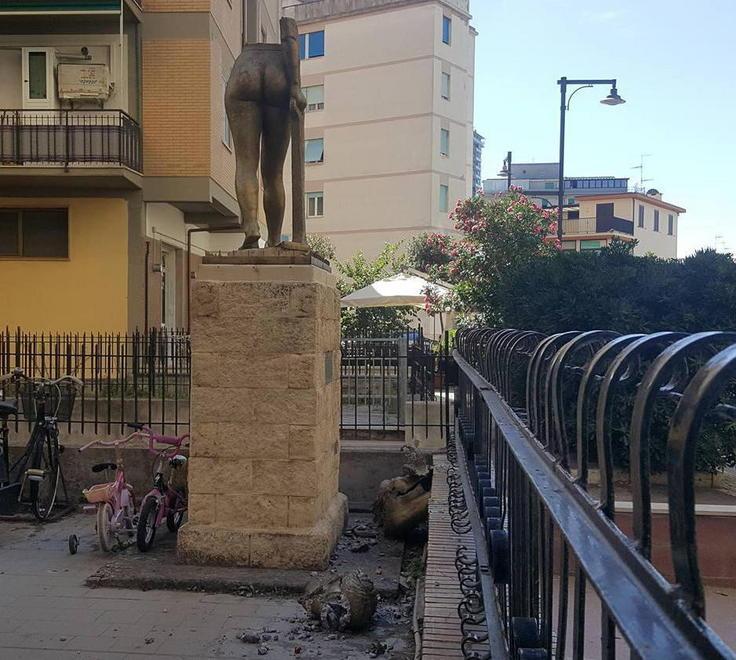 Vandali scatenati in centro Mutilata la Bella Etrusca 
