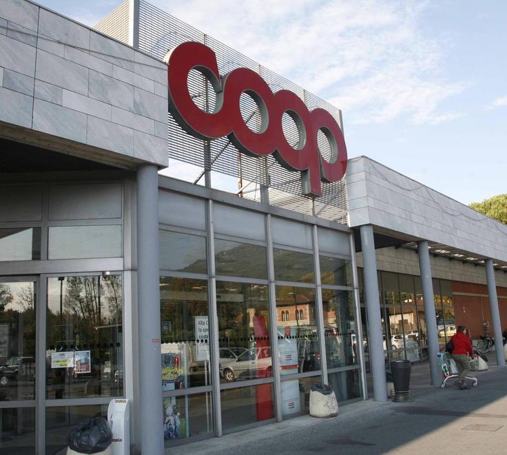 Due grandi supermercati alle porte del centro città 