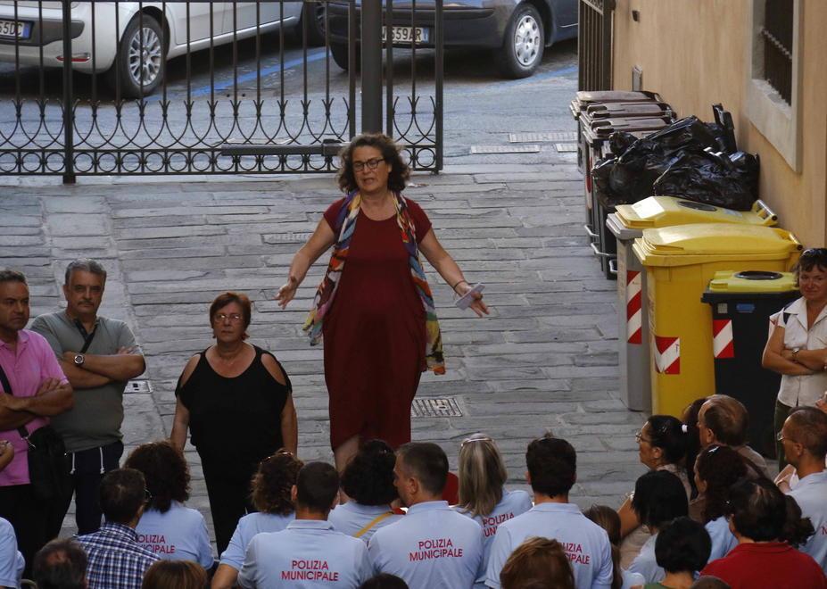 «Il sindaco ci paghi tutta la produttività e basta Facebook» 