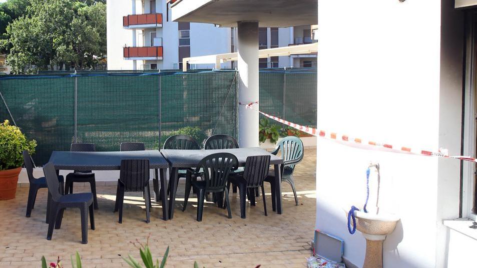 Lido Estensi, appartamento a fuoco: evacuato il residence