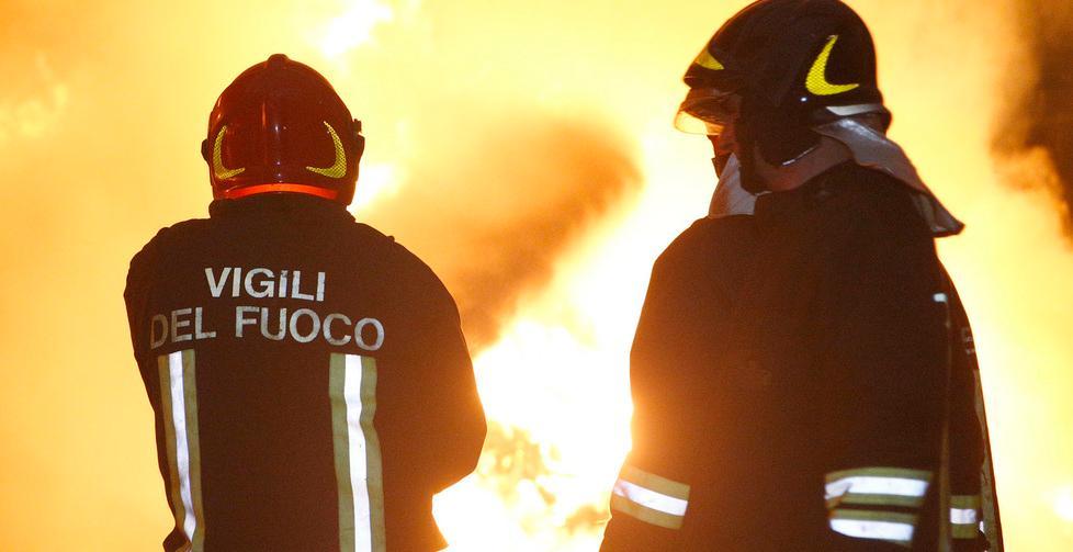 Rubato e poi incendiato il suv di un imprenditore 