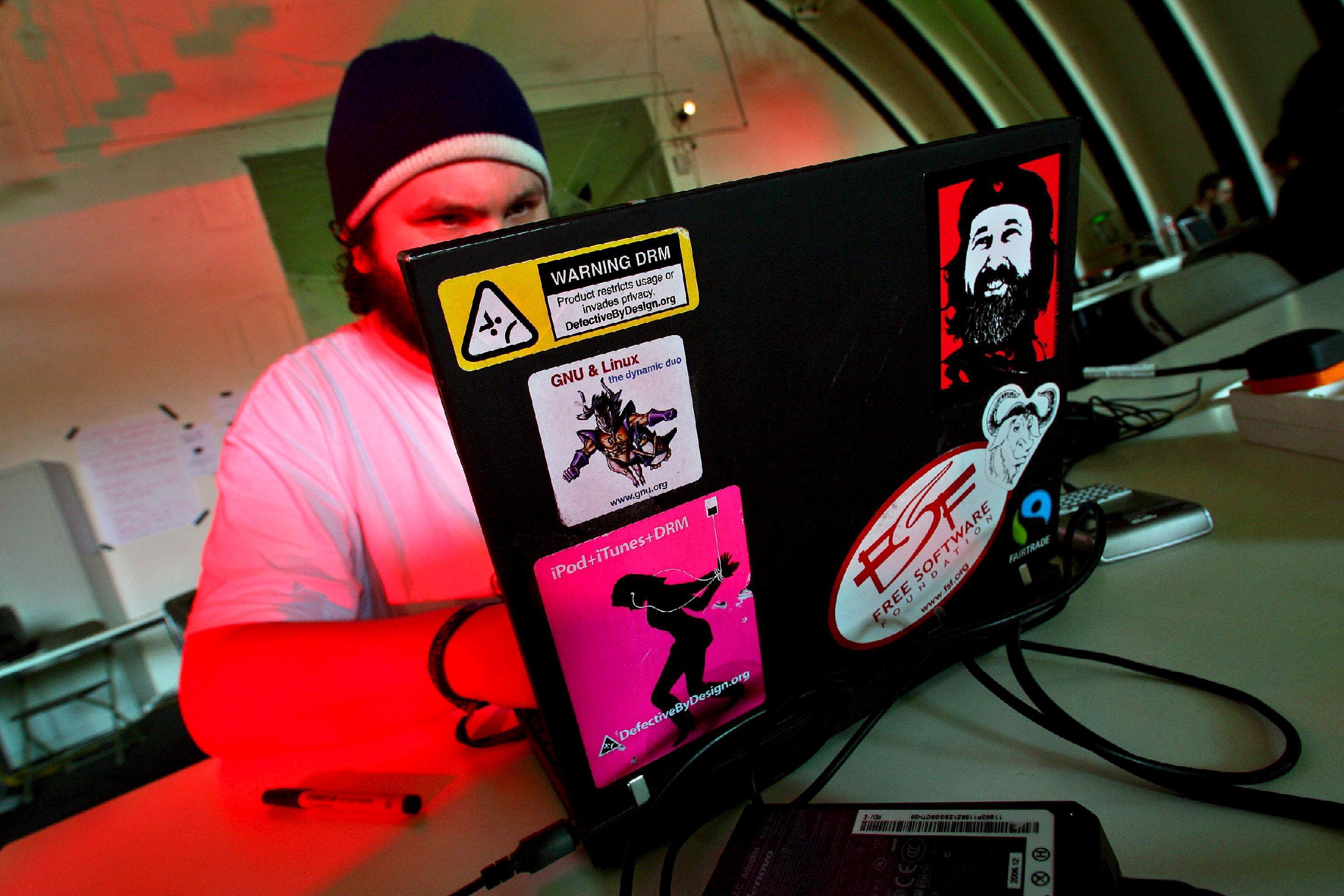 Reggio Emilia, turista hacker viaggiava in business class grazie alle carte clonate