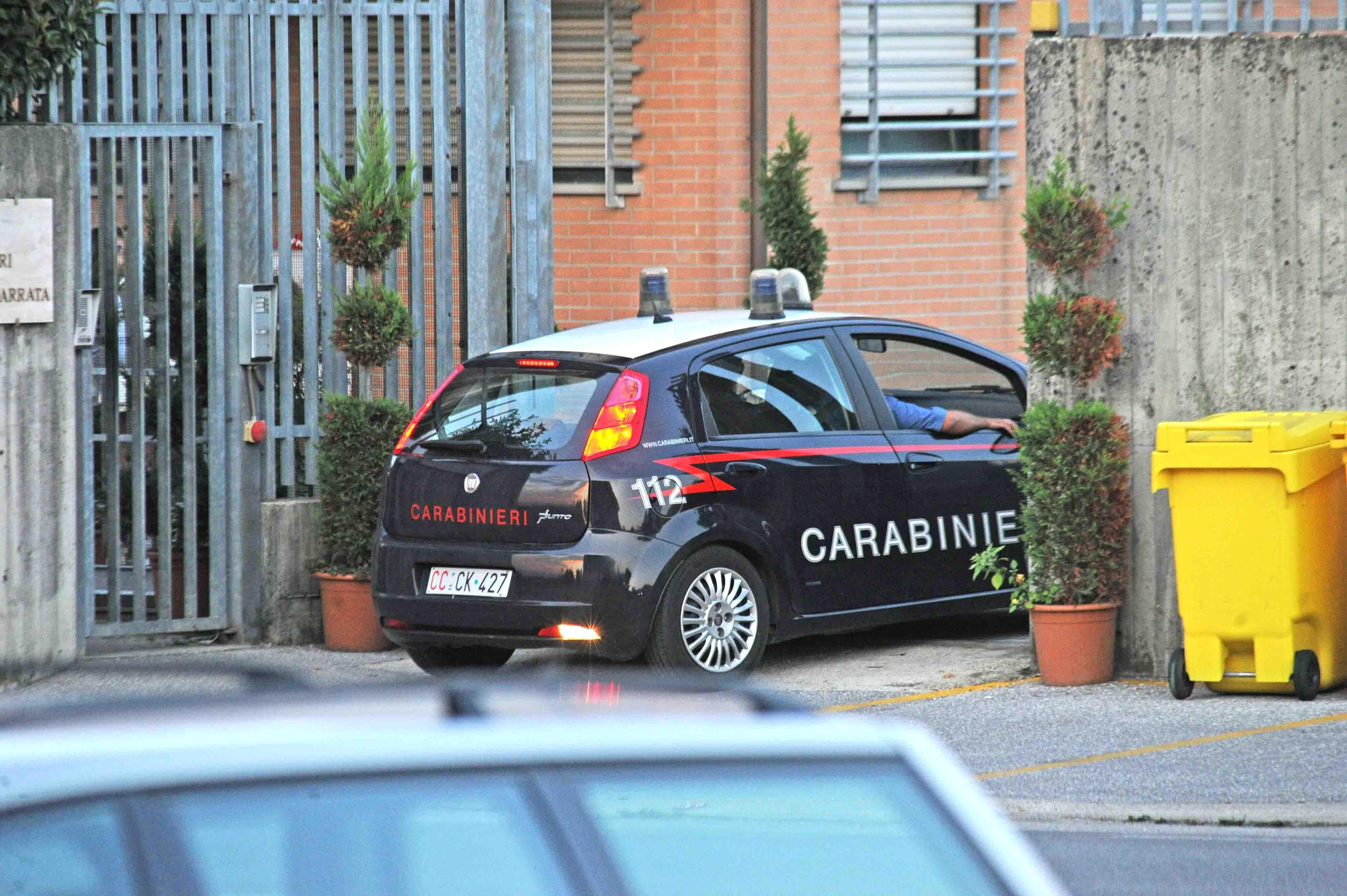 La caserma dei carabinieri, sul viale Italia (foto Gori)