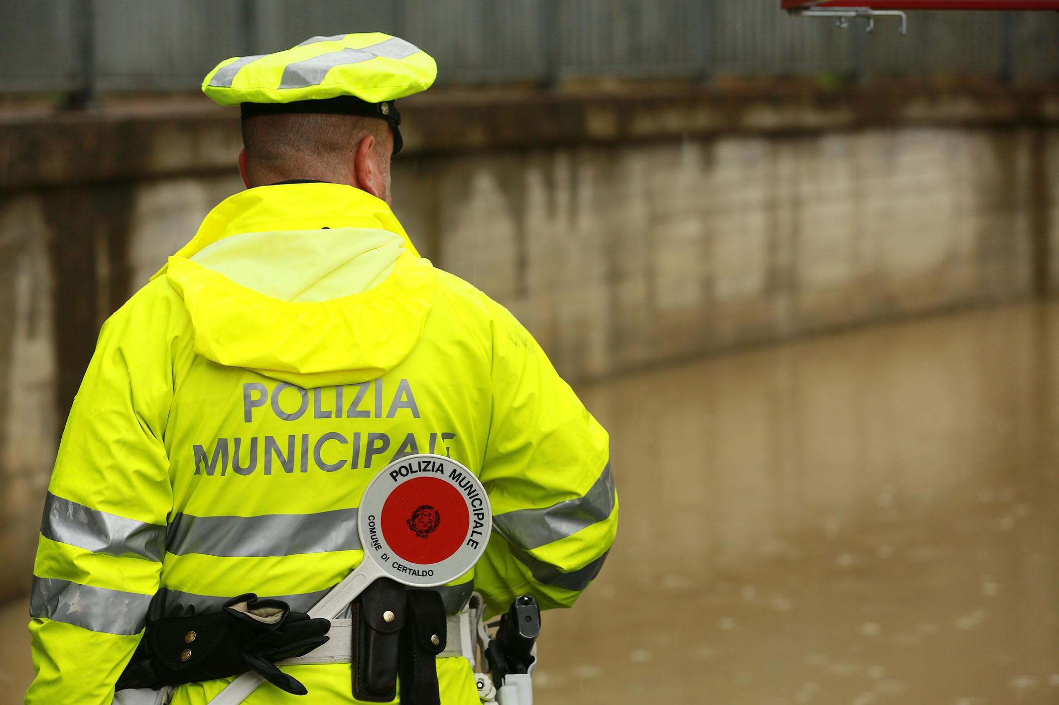 Un angente della polizia municipale