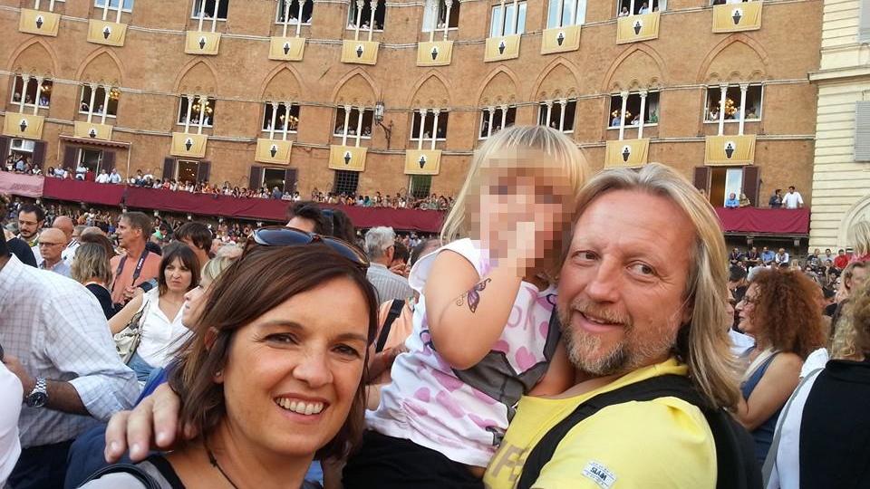 Federica Gasparri con il marito e la figlia a Siena