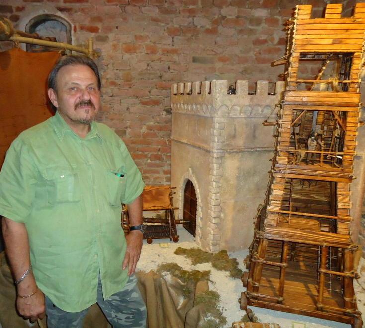 Il sindaco premia l’artigiano che ha ricostruito l’assedio