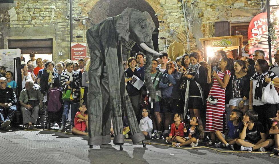  Apritiborgo, è boom per il Festival del teatro di strada 