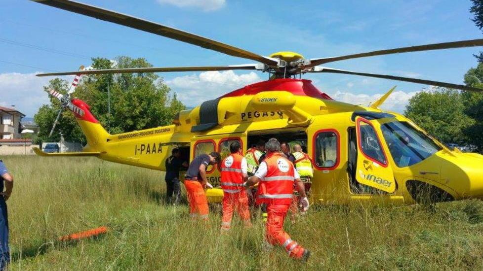 Auto contro moto, gravissimo un centauro