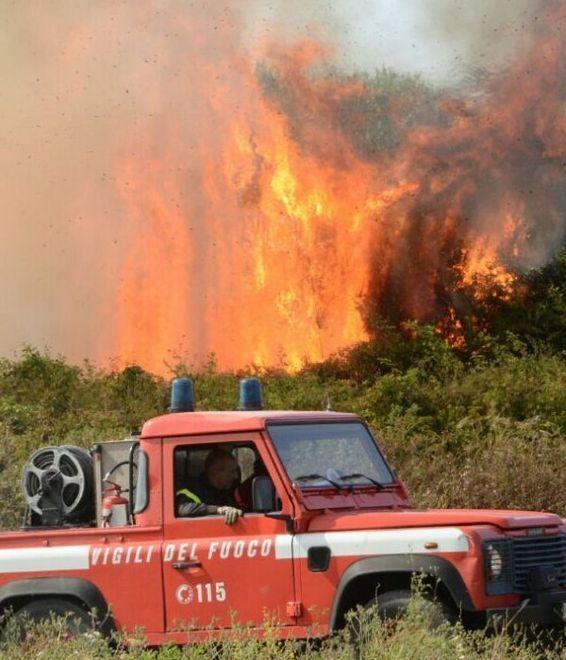 Incendi, a fuoco 15 ettari in Goceano tra Bono e Anela 