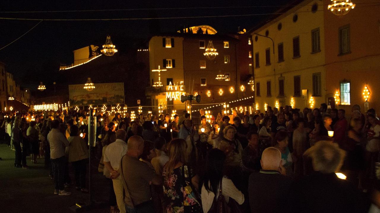 La processione a Santa Maria a Monte (Foto di Gianmarco Fiumalbi)