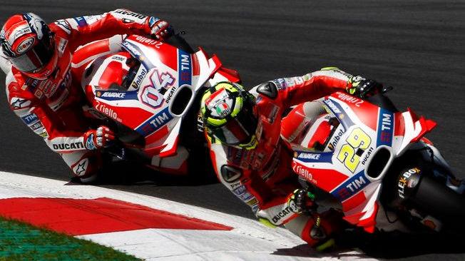 Iannone: «Sensazioni incredibili». Rossi: «Difficoltà in frenata»