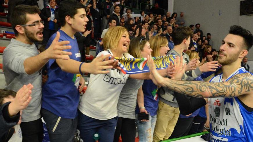 La Dinamo scalda i motori: il 22 si riparte