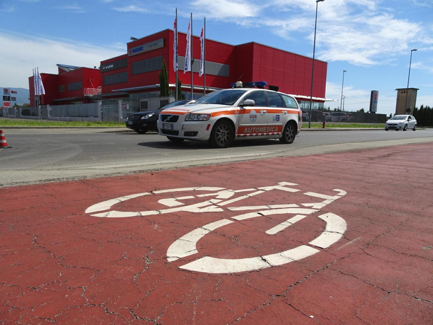 L'automedica sul luogo dell'incidente a Bottegone (Foto lorenzo Gori)