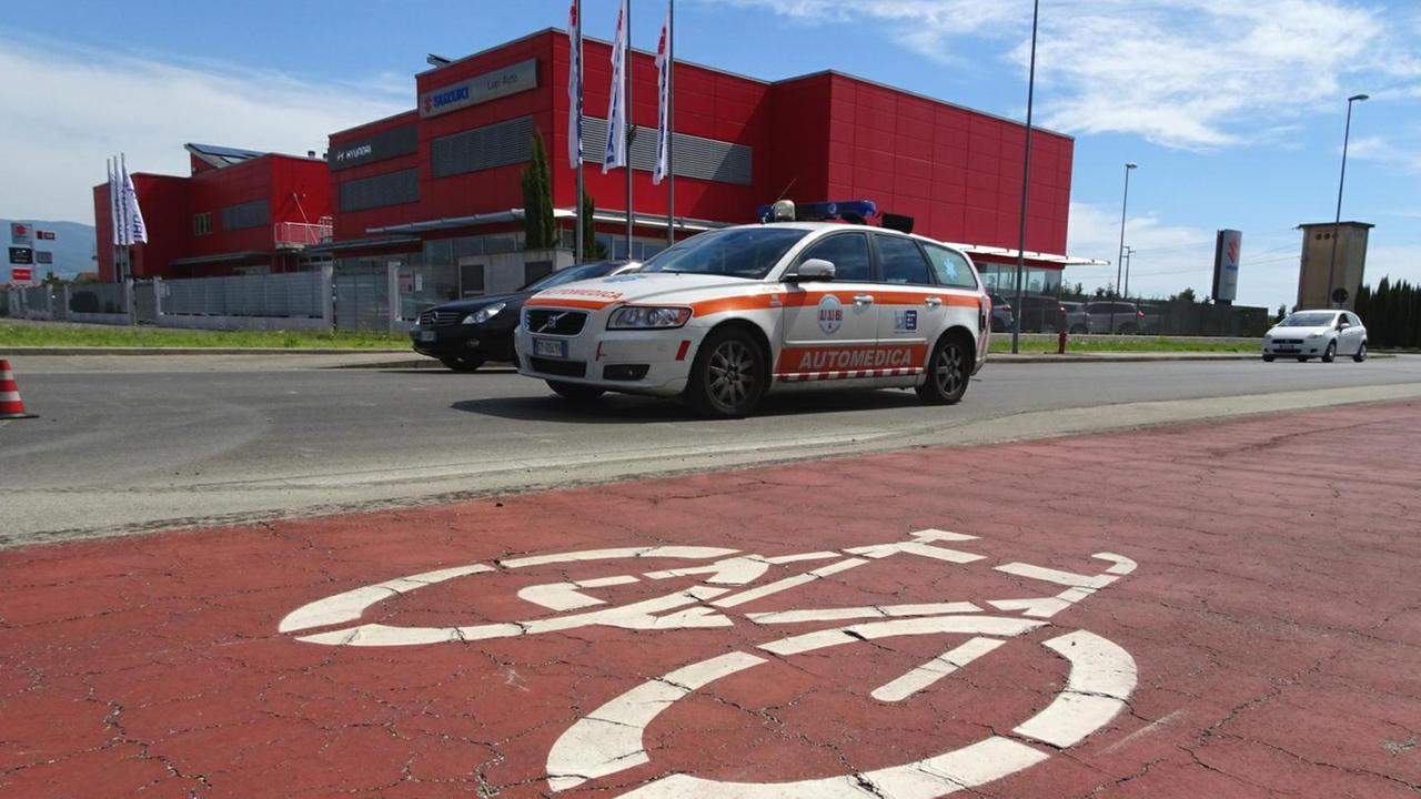 L'automedica sul luogo dell'incidente a Bottegone (Foto lorenzo Gori)