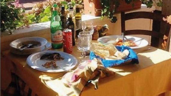 I resti di un pranzo consumato e non pagato
