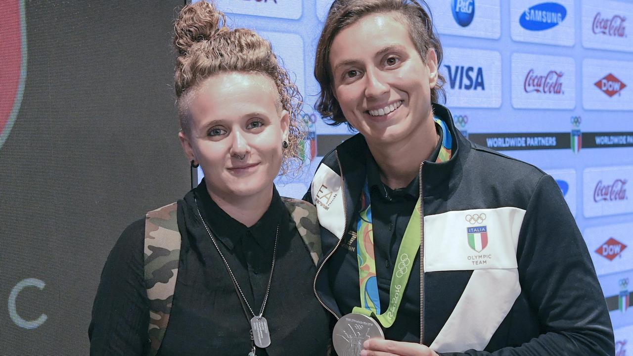 Rachele Bruni con la sua compagna Diletta alla quale ha dedicato l'argento