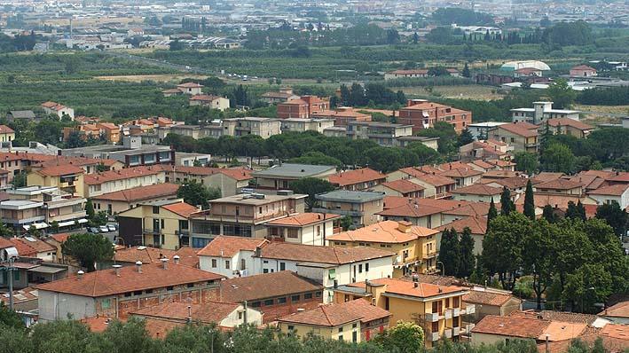 Acqua a singhiozzo nel centro di Montale