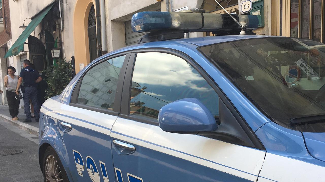 Una volante della polizia (foto d'archivio)