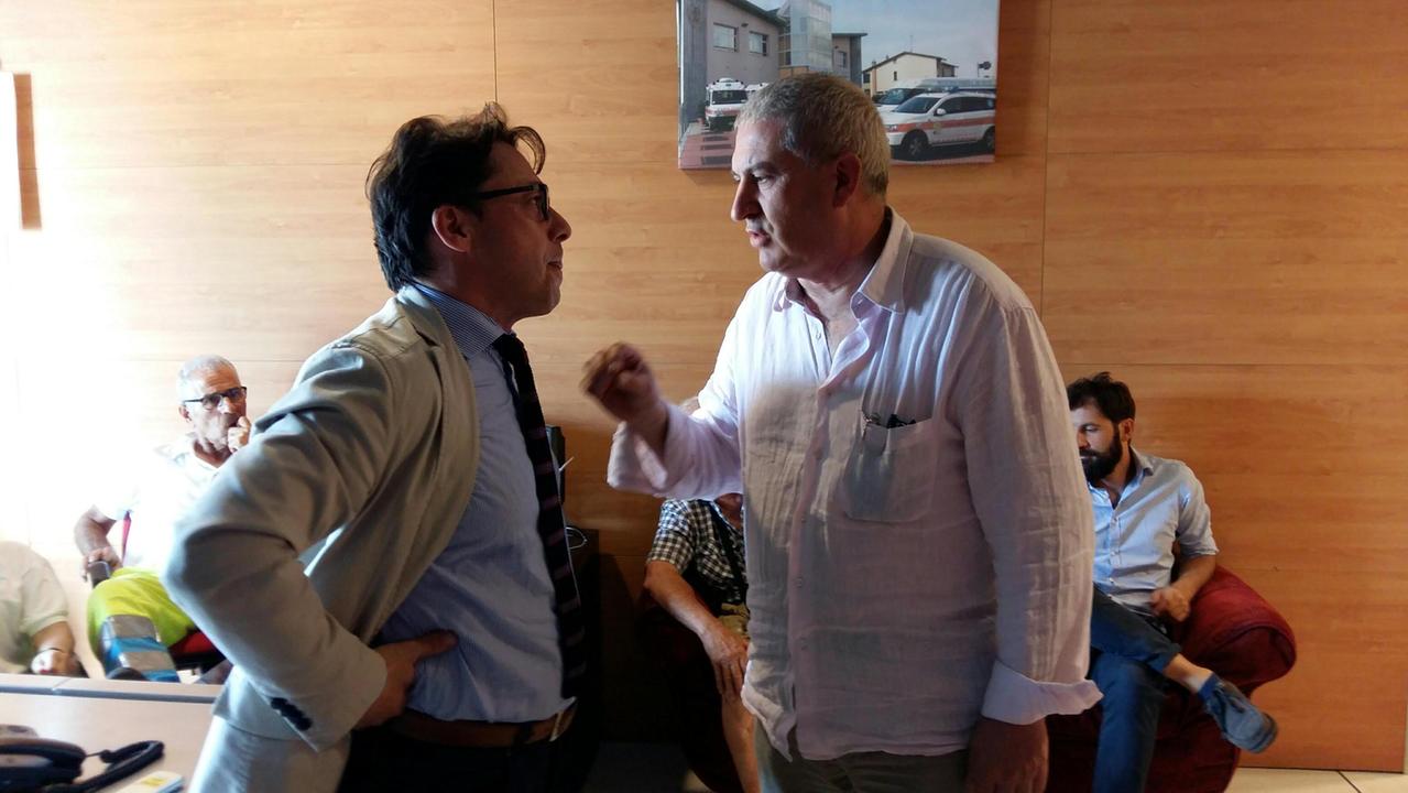 Il presidente Corsinovi parla con l'avvocato Toccafondi
