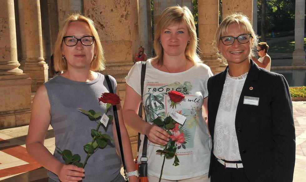 Rose rosse per le signore al Tettuccio