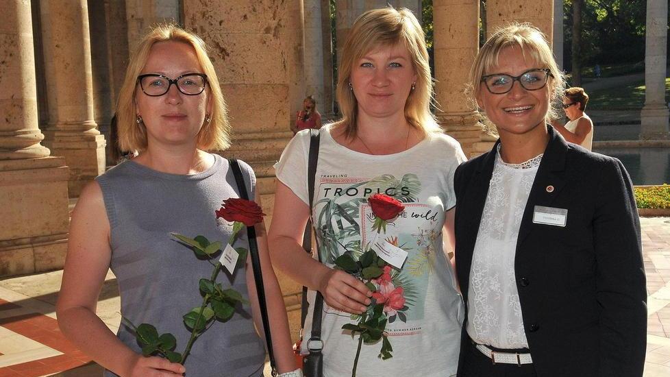 Rose rosse per le signore al Tettuccio