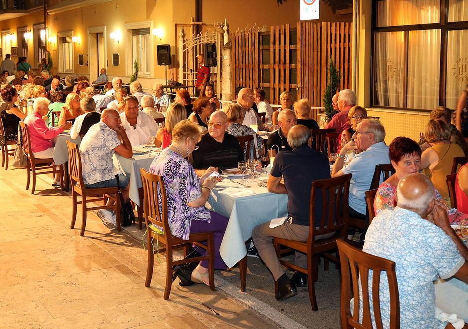 Cena sotto le stelle in via Cavallotti