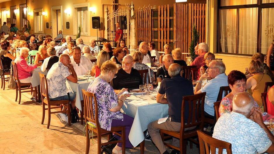 Cena sotto le stelle in via Cavallotti