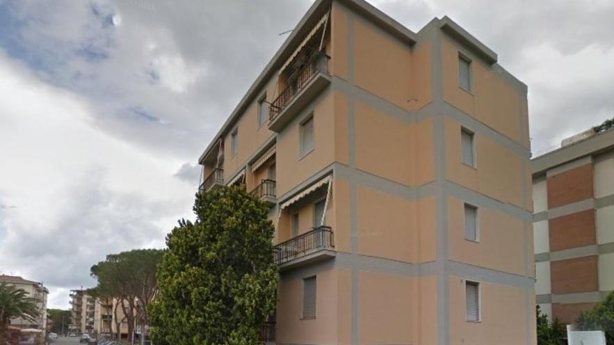 Perdita d’acqua in strada «Segnalarla è un’odissea»