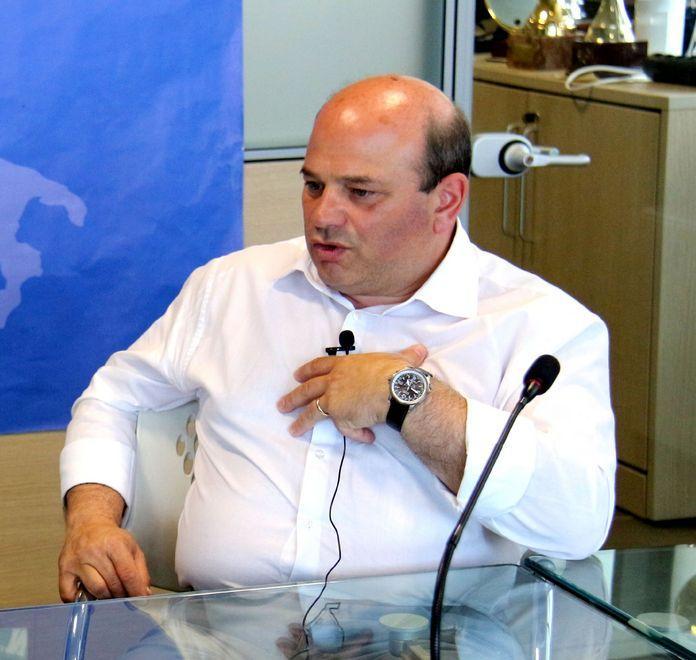 Sassari, il sindaco contestato alla Faradda: «Non mi dimetto per quattro fischi» 