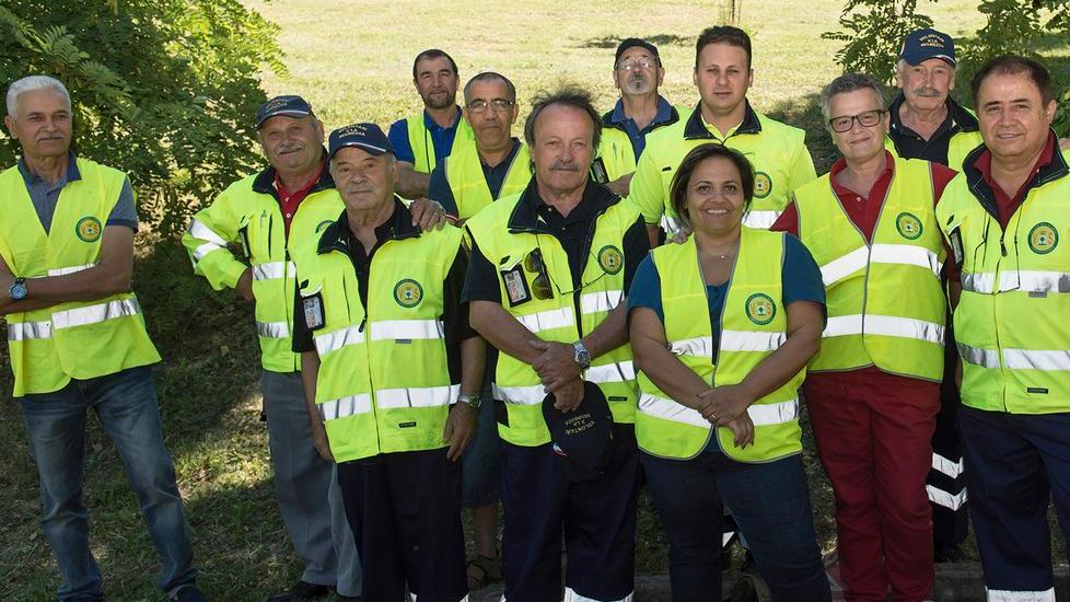 I volontari della sicurezza sono per strada