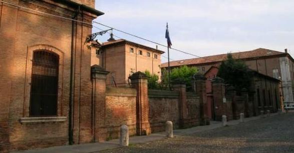 «Manca l’acqua calda alla caserma Bevilacqua»