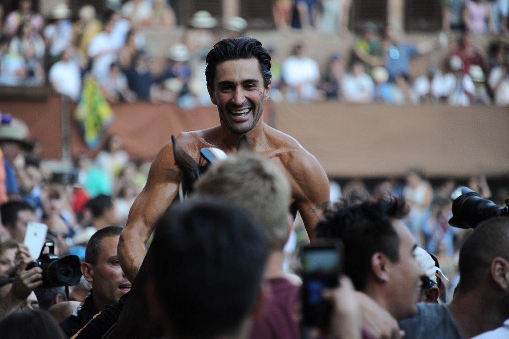 Jonathan Bartoletti fa cappotto al Palio di Siena
