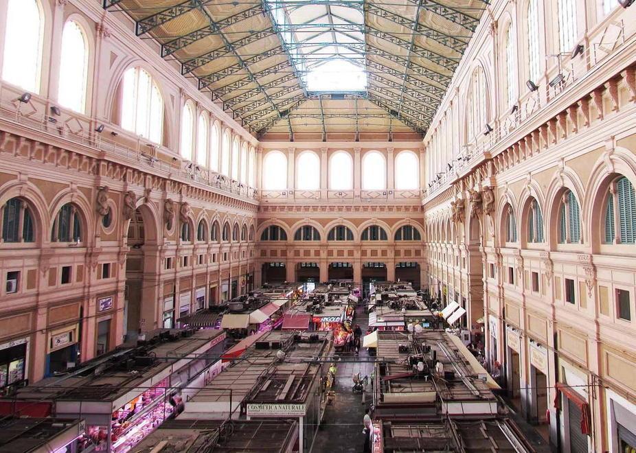 Chiusi il venerdì pomeriggio: multati 49 banchi del Mercato centrale 