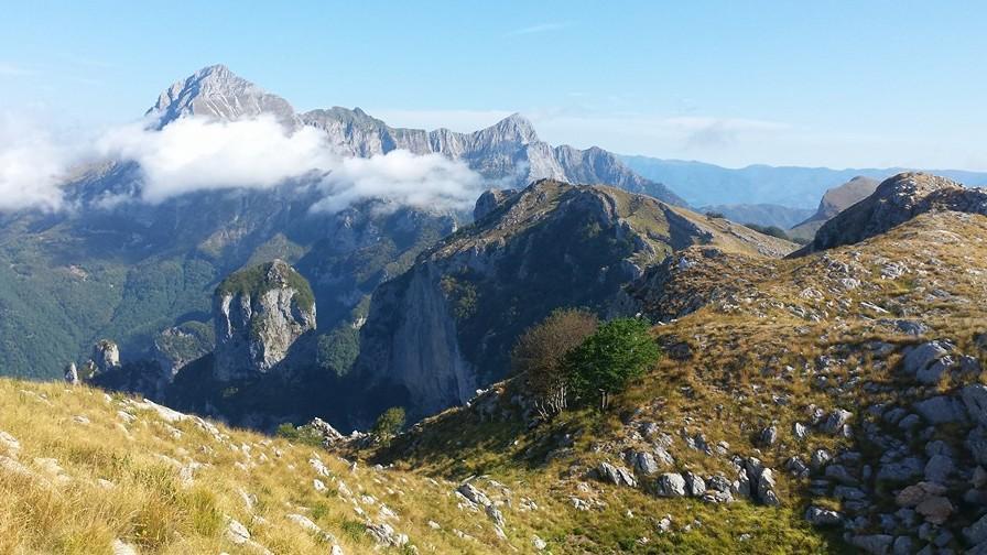 Fate e castelli, in un libro le fiabe delle Alpi Apuane