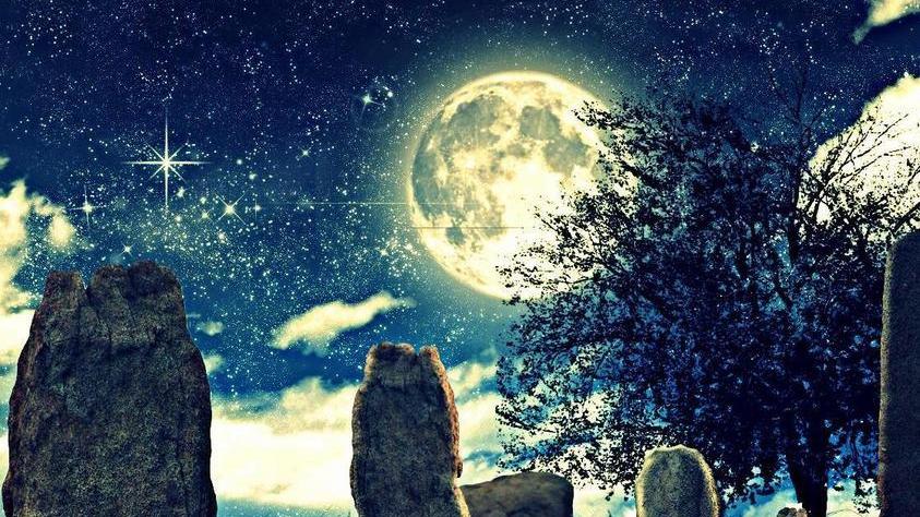 Sotto la luna alla scoperta dei misteriosi menhir