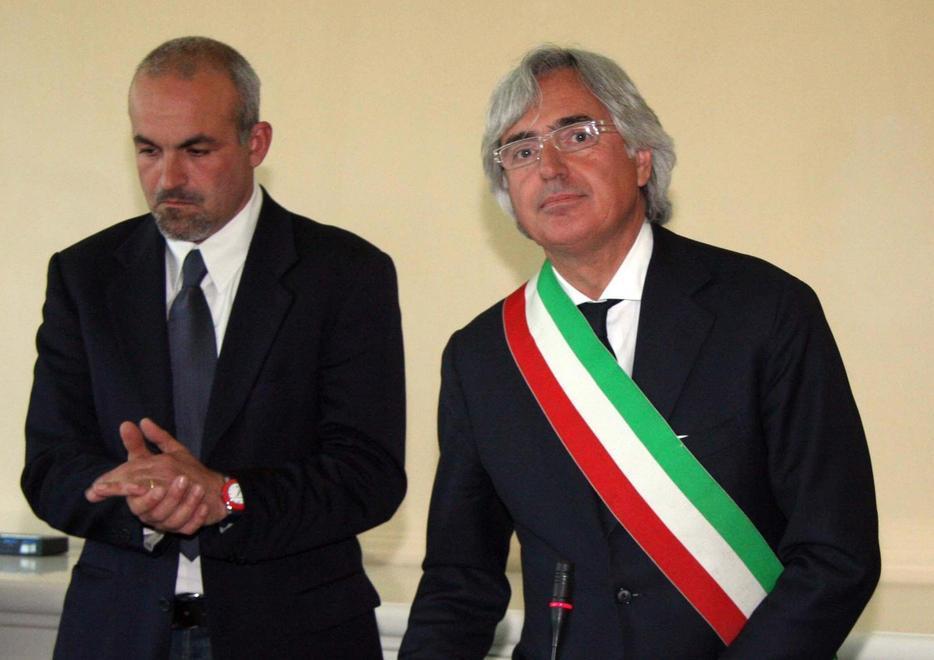 Altri cartelli anti-Tommasi Buratti: povera politica...