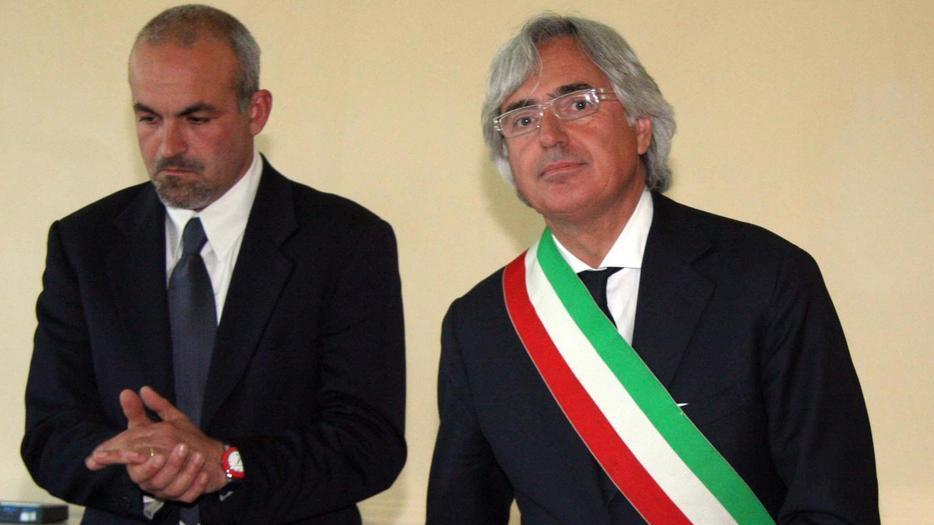 Altri cartelli anti-Tommasi Buratti: povera politica...