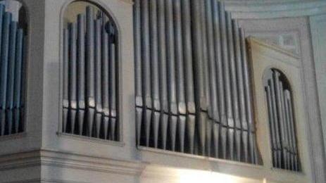 Nasce un comitato per far risuonare l’organo di Seravezza