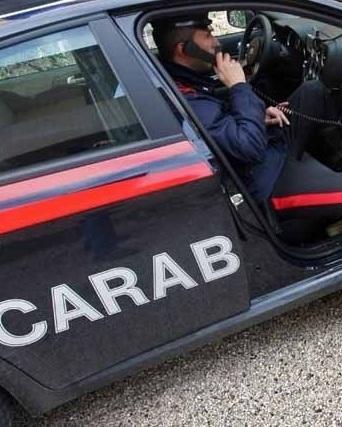 Soffiano il camper alla famigliola 